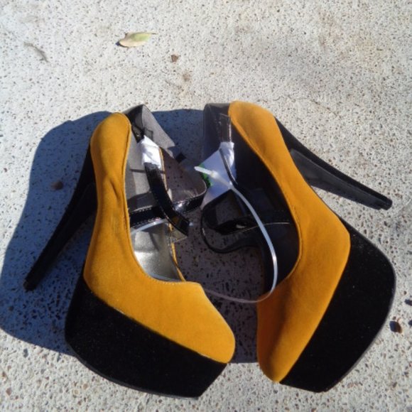 Qupid Straps  heels NWT - Picture 2 of 15